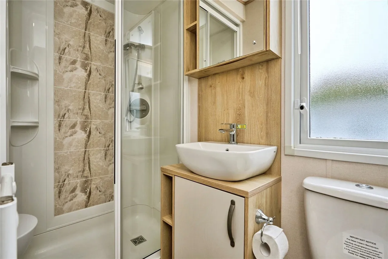 Thorness Lane, Cowes, PO31, photo 5