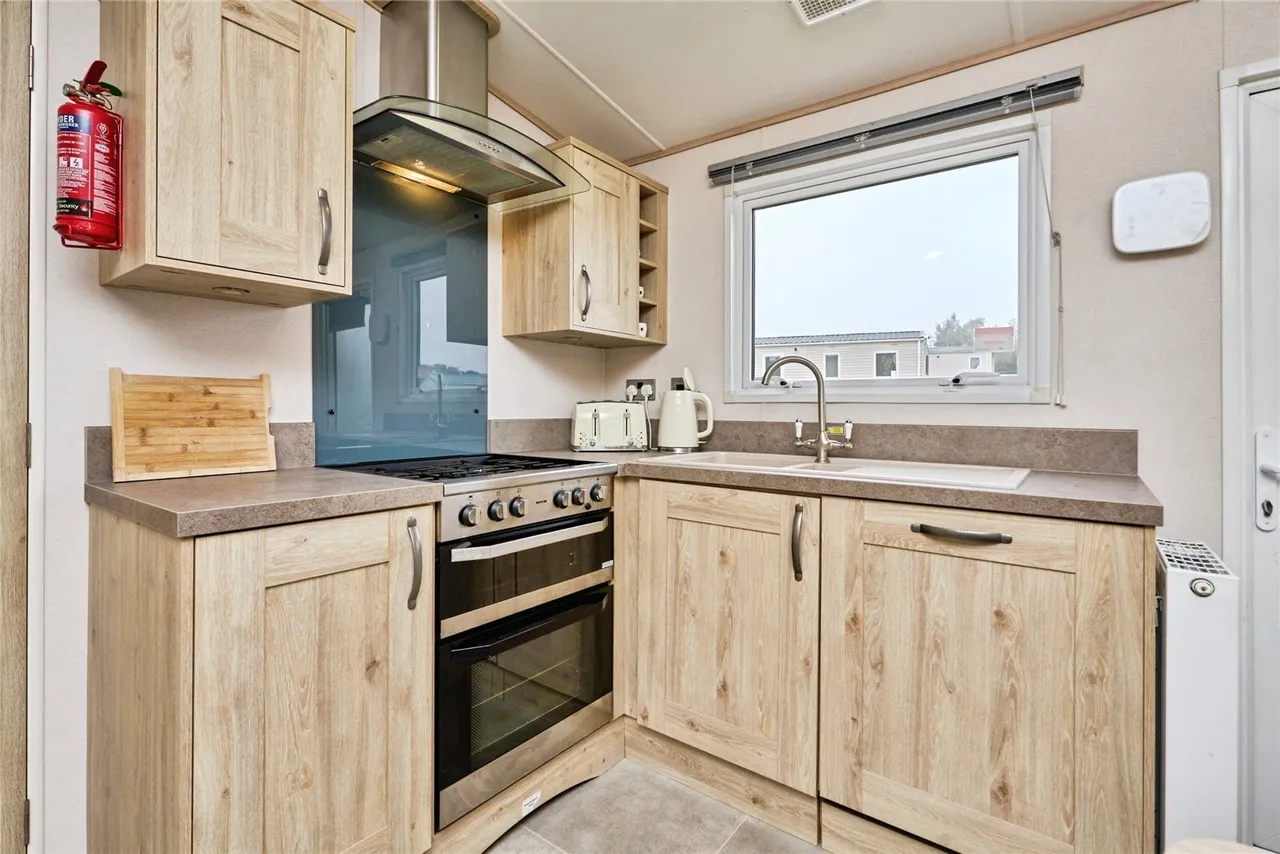 Thorness Lane, Cowes, PO31, photo 9