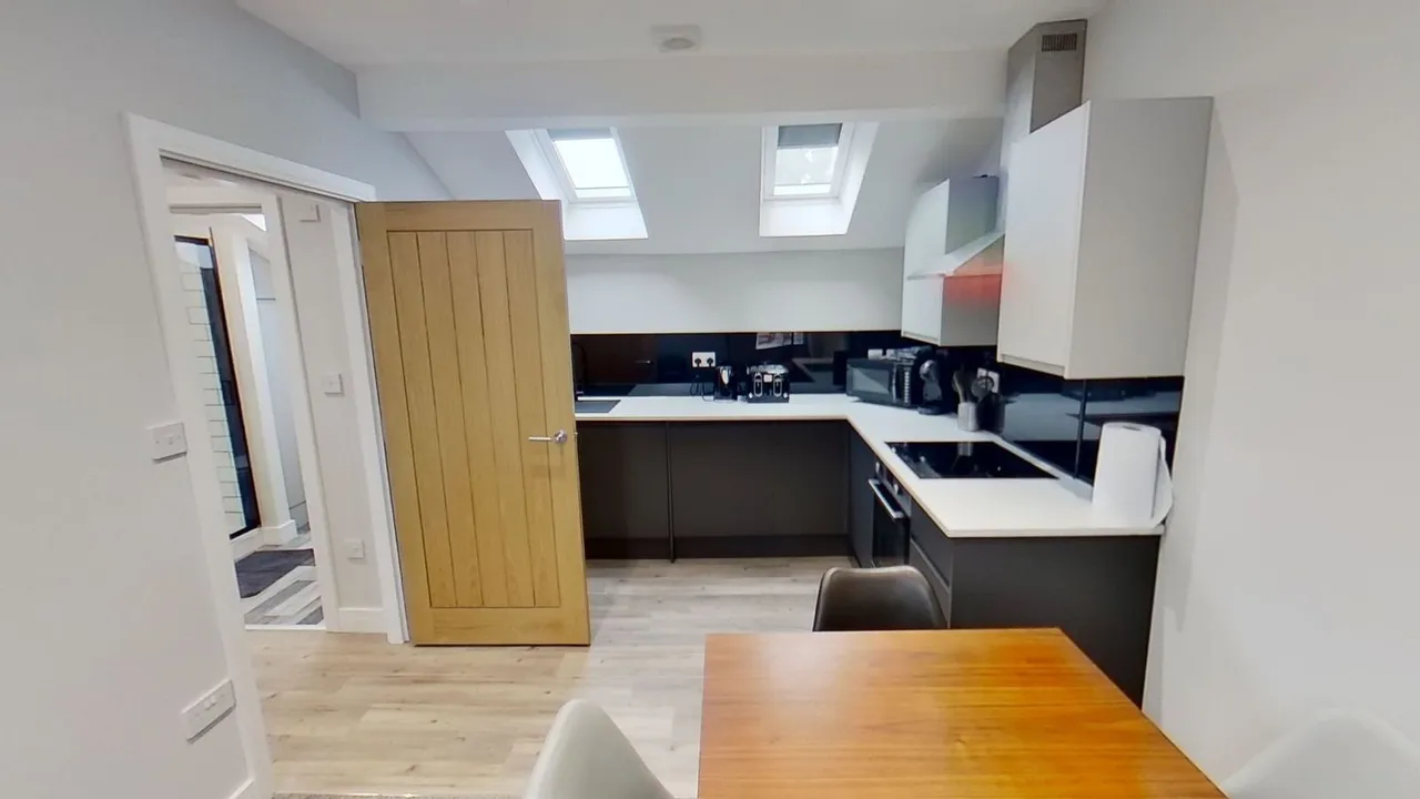 2 bed flat to rent, Lake Street, Nottingham, NG7