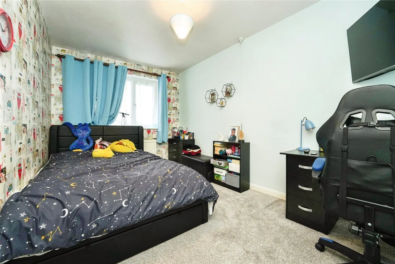 Mainard Square, Longlevens, Gloucester, Gloucestershire, GL2, photo 4