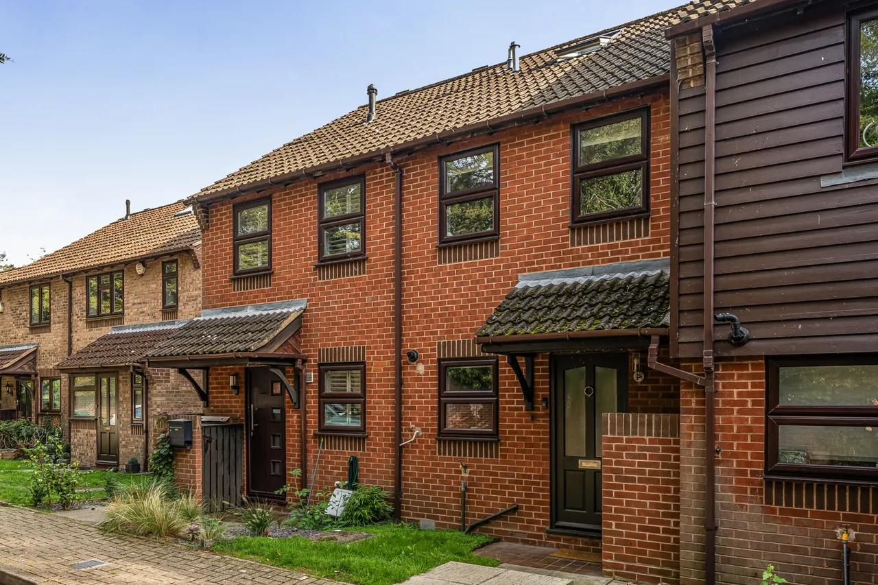 3 bed house for sale, The Willows, Mill End, WD3