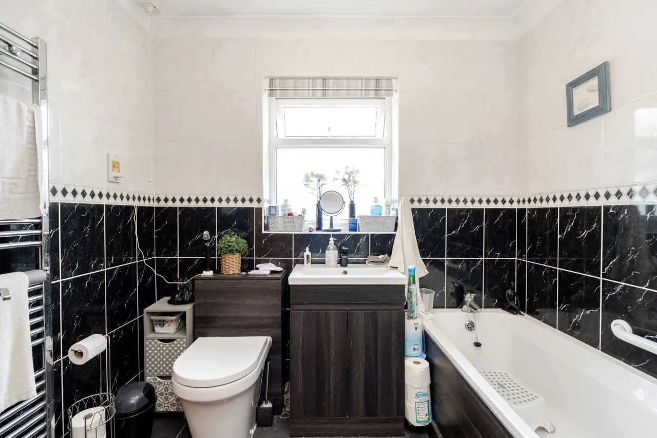 Caleb Hill Road, Boston, PE22, photo 16
