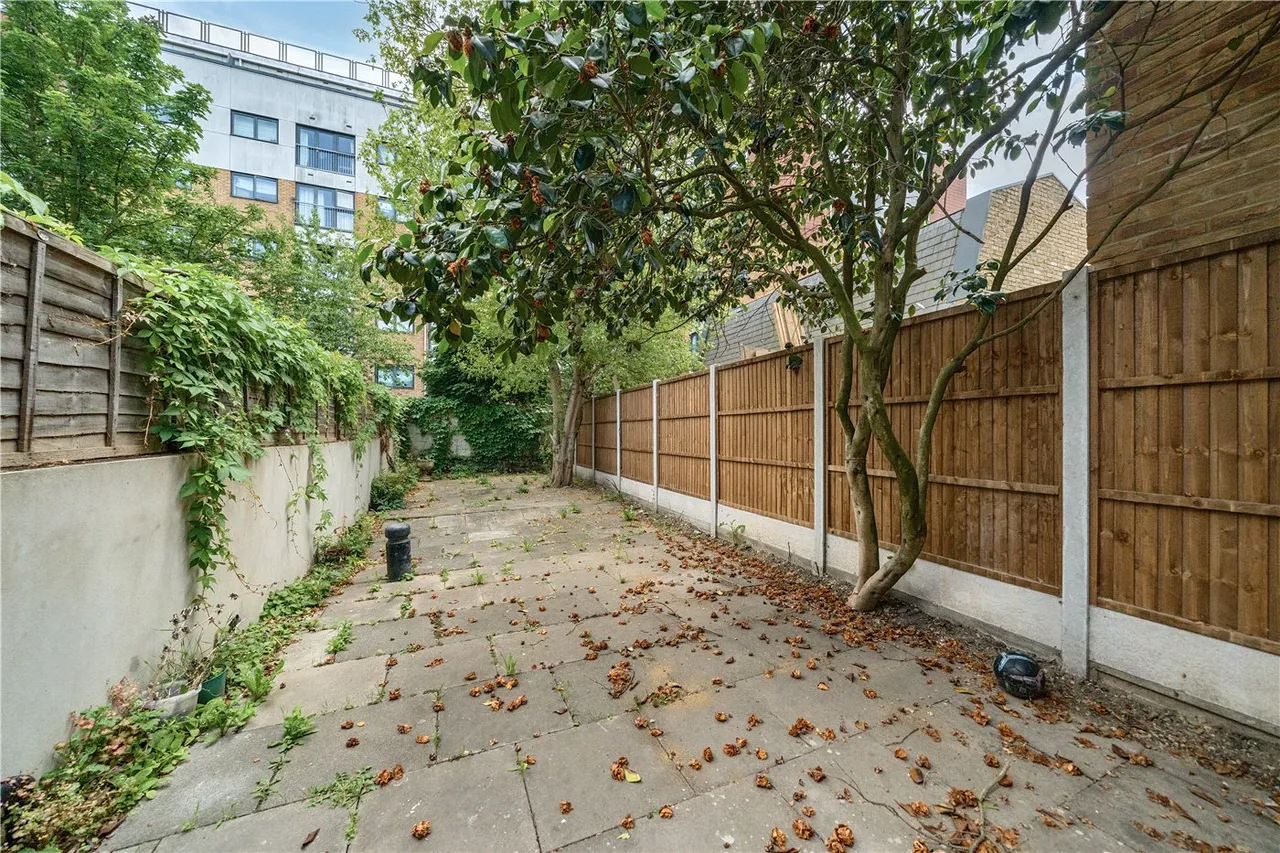 Windmill Lane, London, E15, photo 10