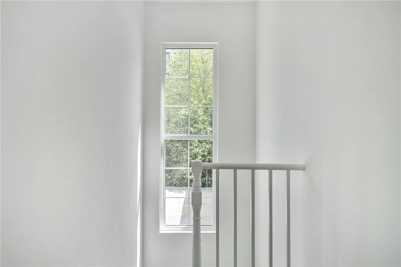Windmill Lane, London, E15, photo 4