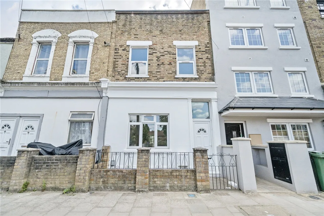 Windmill Lane, London, E15, photo 2