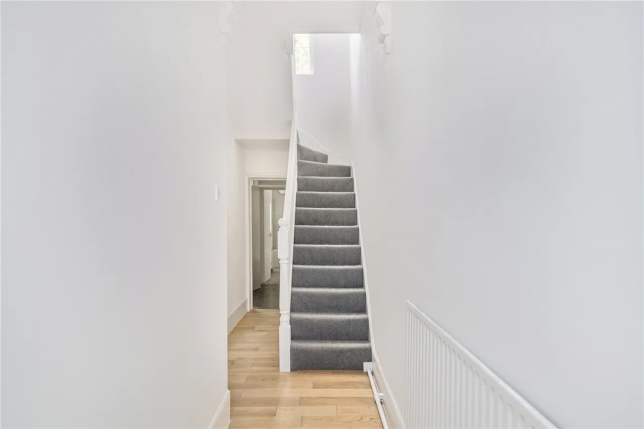 Windmill Lane, London, E15, photo 9