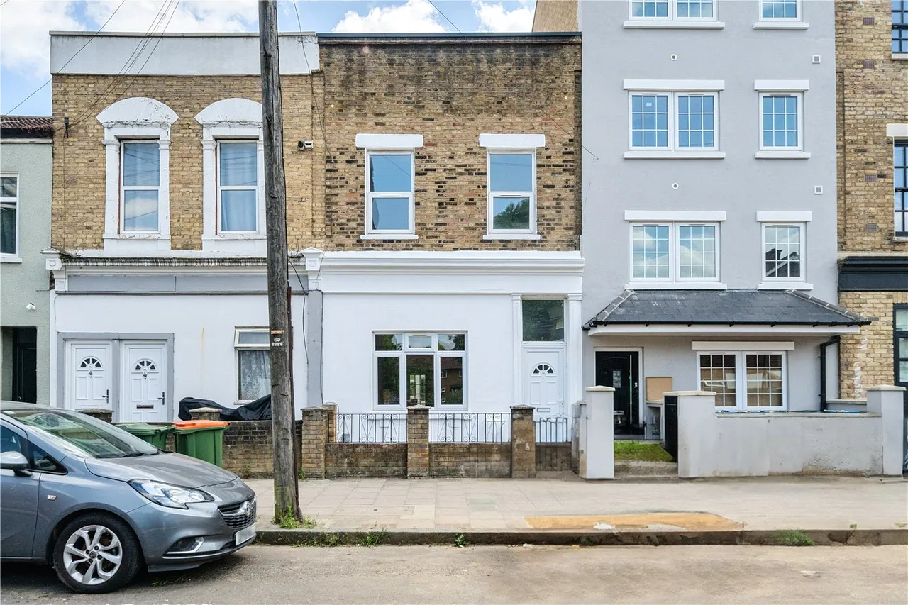 3 bed house for sale — Windmill Lane, London, E15