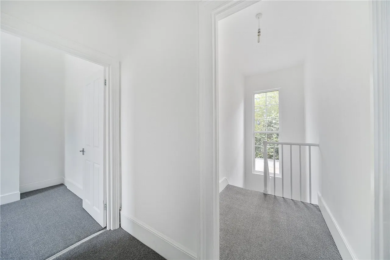 Windmill Lane, London, E15, photo 6