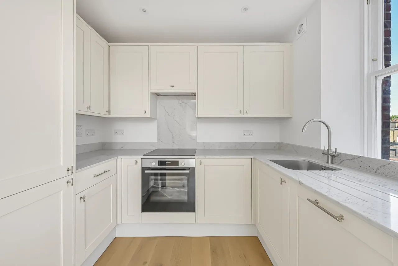Kilburn High Road, London, NW6, photo 6