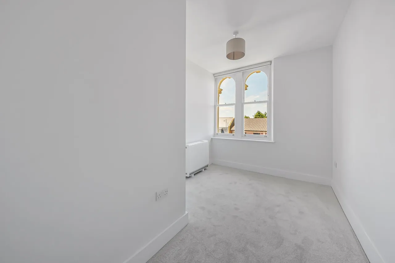 Kilburn High Road, London, NW6, photo 3