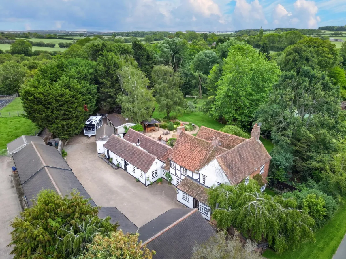 5 bed house for sale, Banbury Road, Ladbroke, CV47