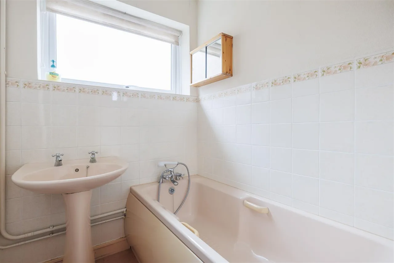 St. Michaels Way, Wenhaston, IP19, photo 14