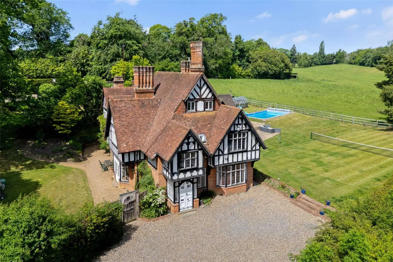6 bed house for sale — Parliament Lane, Burnham, Slough, Berkshire, SL1 8NT