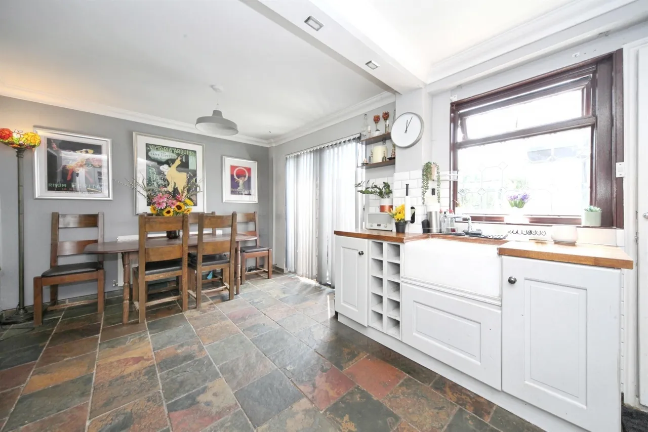 Russell Close, Kensworth, LU6, photo 10