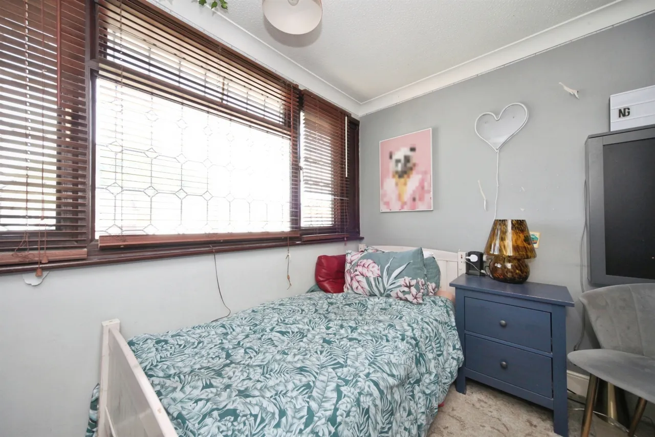 Russell Close, Kensworth, LU6, photo 9