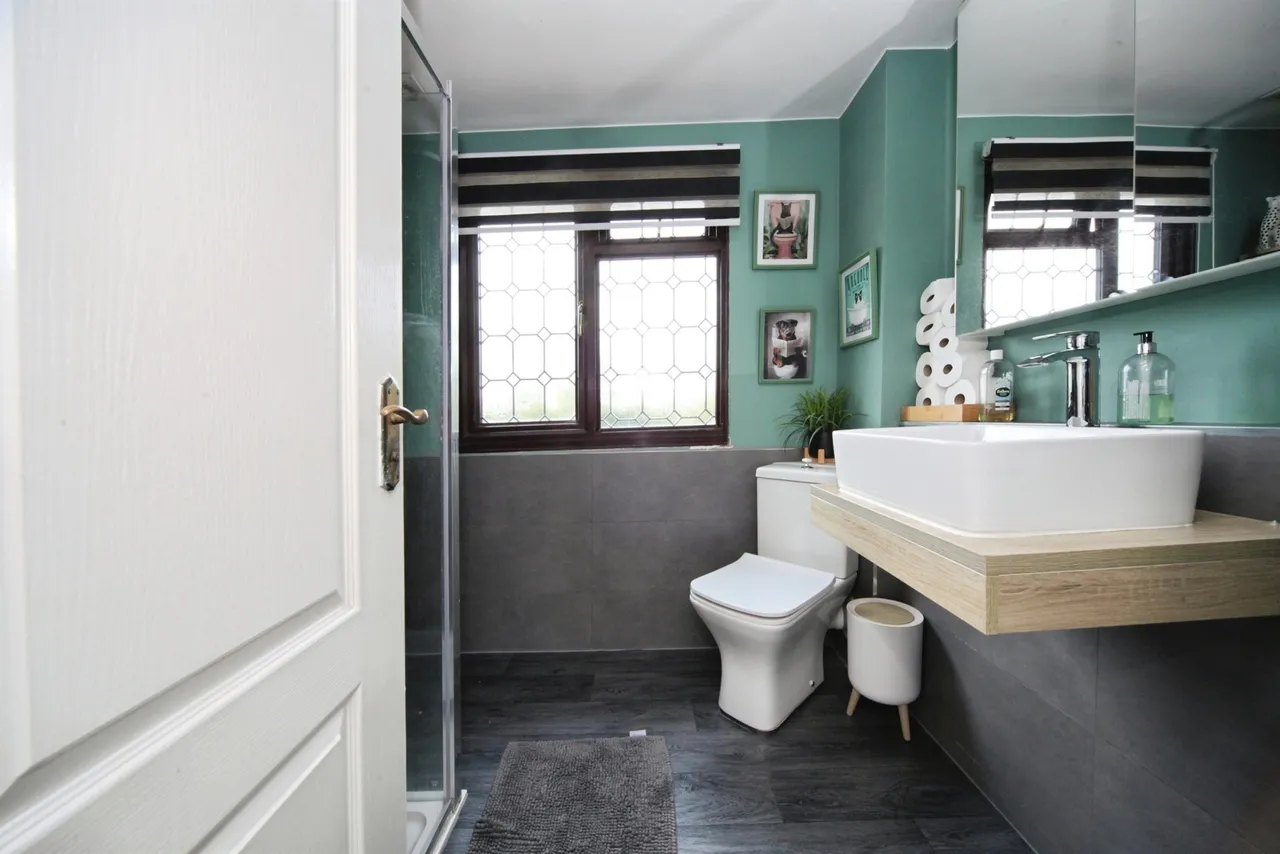 Russell Close, Kensworth, LU6, photo 6