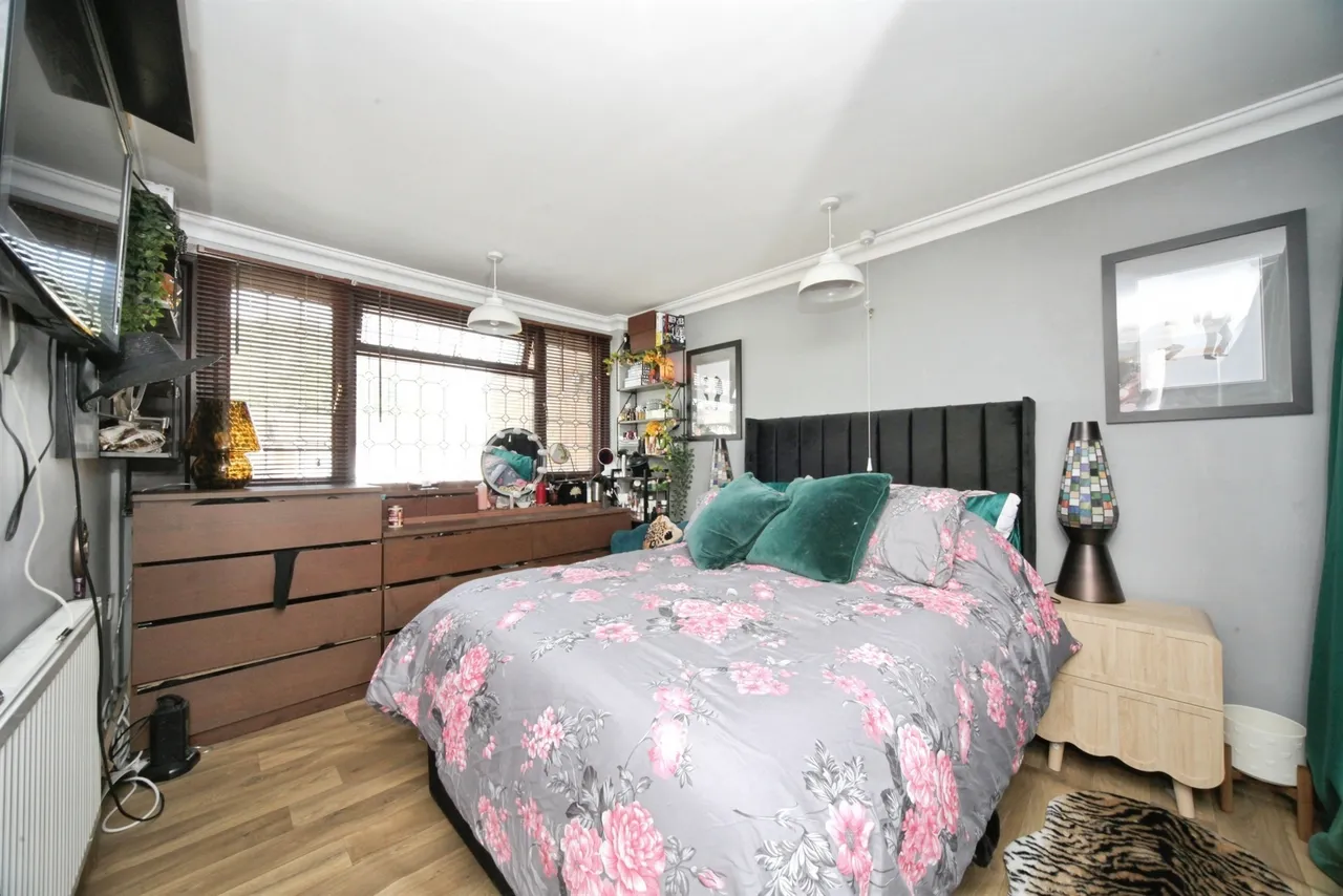 Russell Close, Kensworth, LU6, photo 5