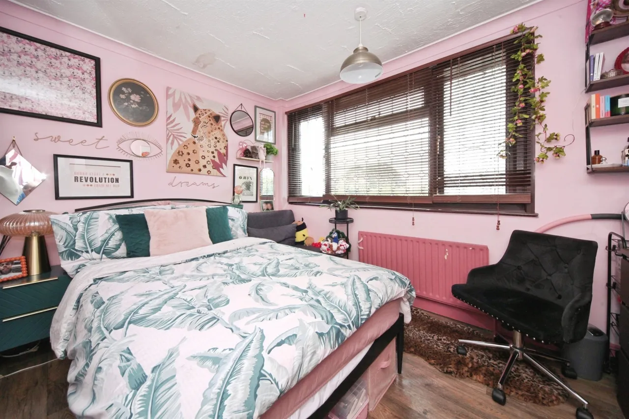 Russell Close, Kensworth, LU6, photo 8