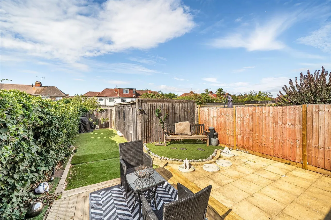 Victoria Road, Ruislip, photo 9