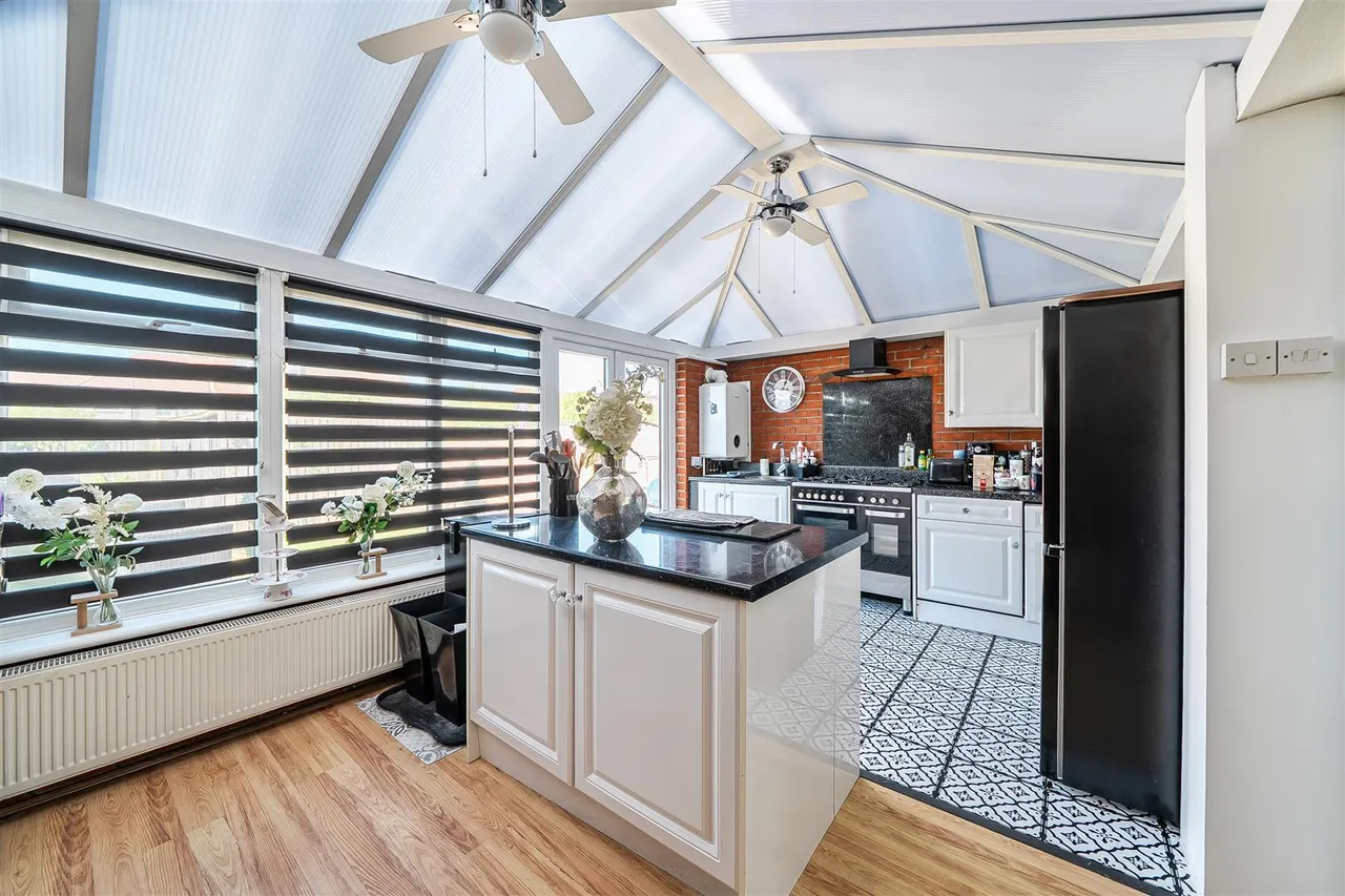 Victoria Road, Ruislip, photo 6
