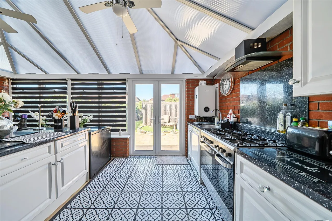 Victoria Road, Ruislip, photo 8