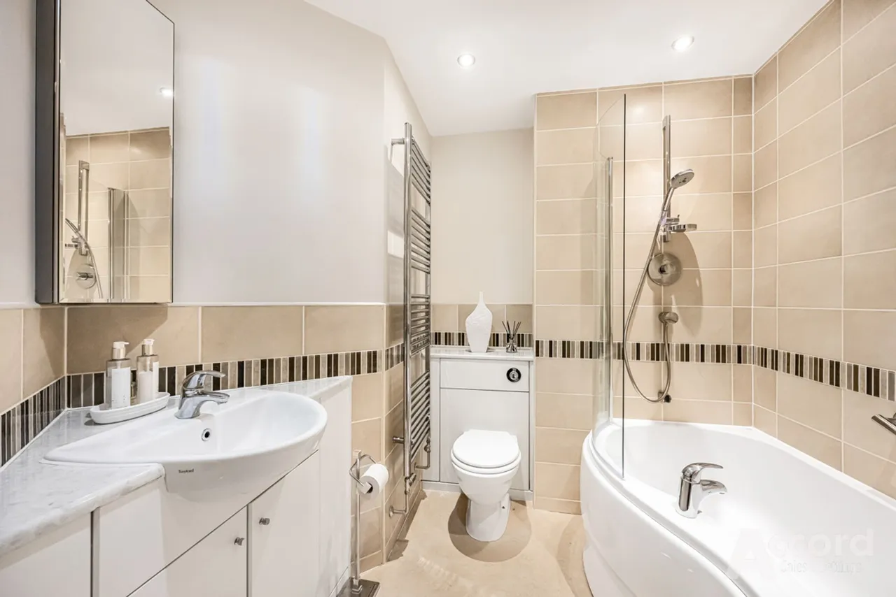 St. Marys Lane, Upminster, RM14, photo 4