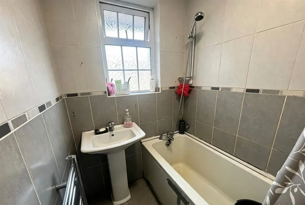 Greenhill Avenue, Rochdale, OL12, photo 13