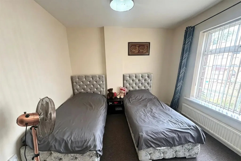 Greenhill Avenue, Rochdale, OL12, photo 12