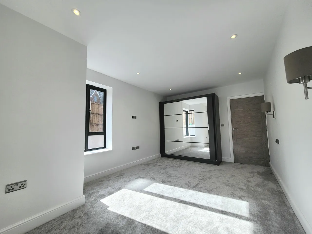 2 bed flat to rent, Oxhey Road, Watford, WD19