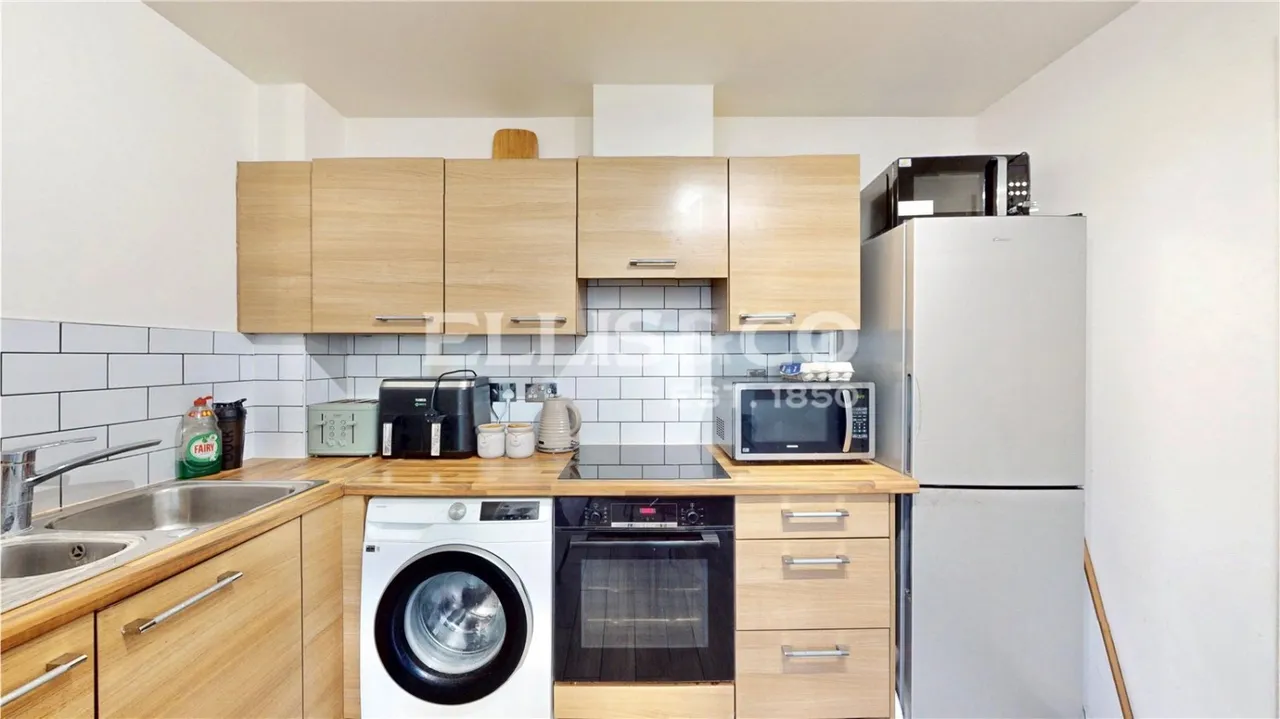 King George Crescent, Wembley, HA0, photo 2