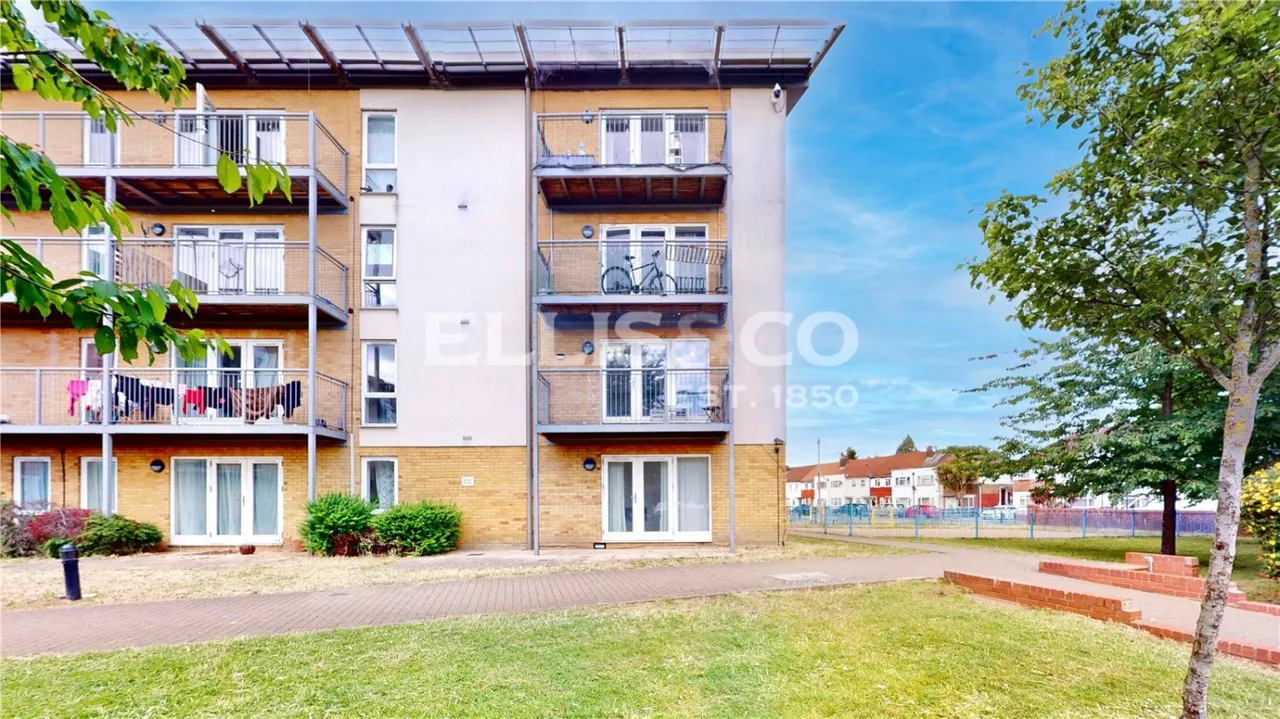 King George Crescent, Wembley, HA0, photo 10