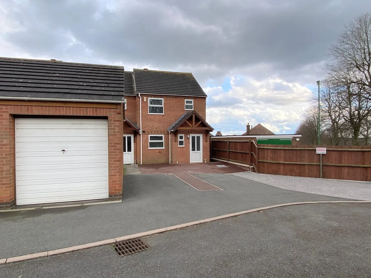 3 bed house to rent, Springfield Road, Midway, DE11