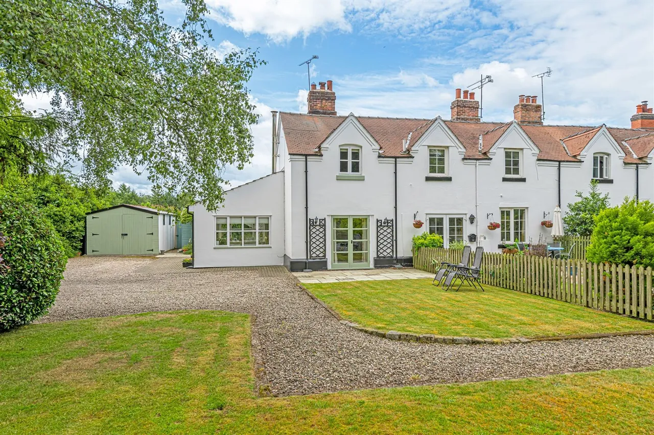 2 bed house for sale, Station Road, Chester