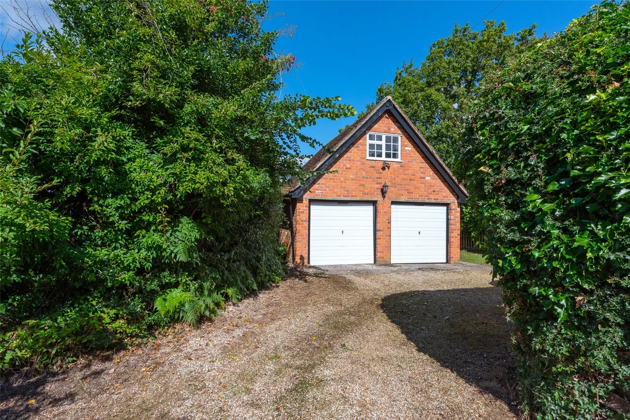 Ford Lane, Bramshill, Hook, Hampshire, RG27 0RH, photo 11