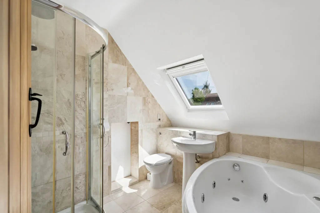 Coldmoorholme Lane, Bourne End SL8 5PS, photo 9