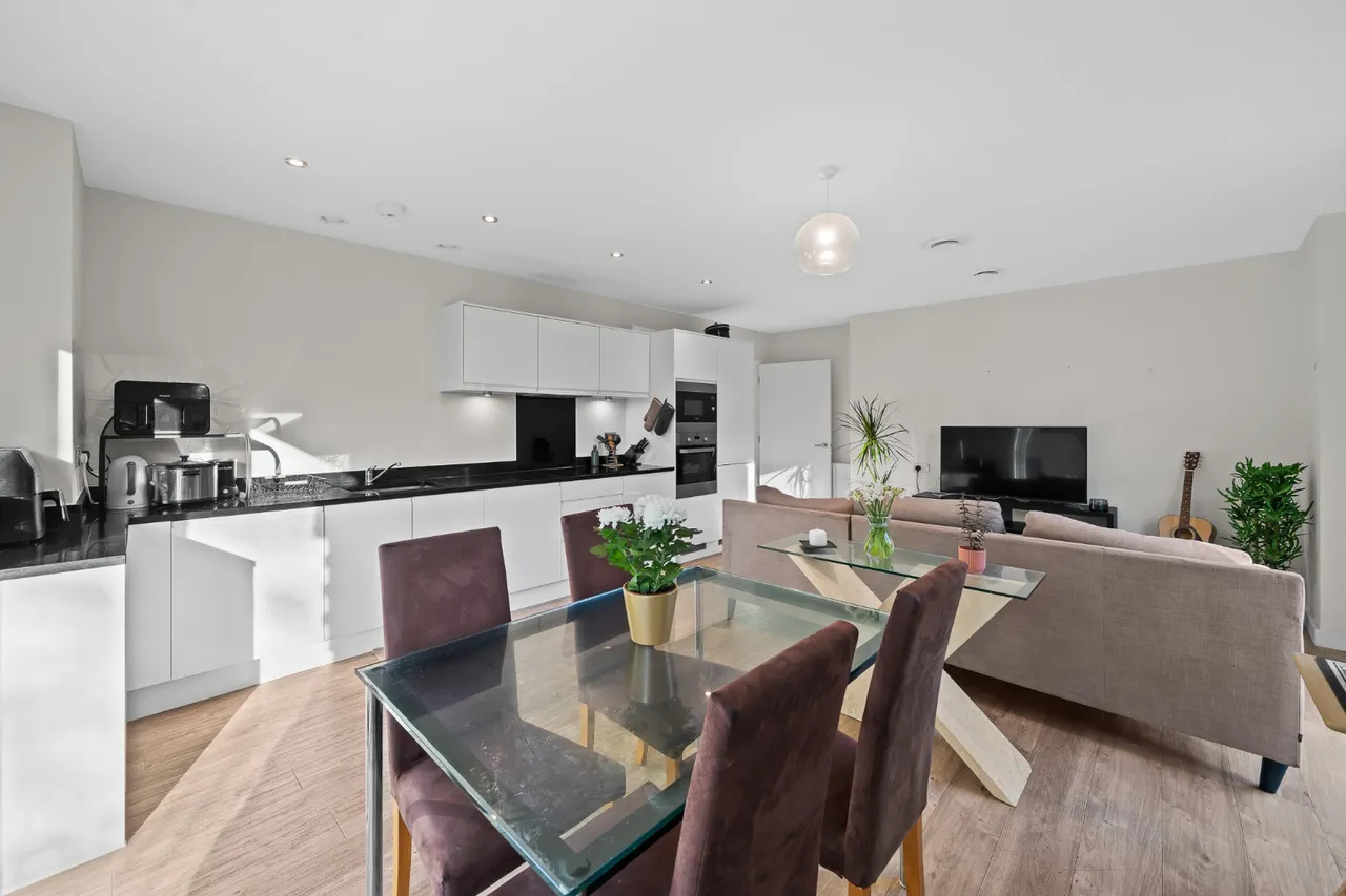 3 bed flat for sale — Cassidy House, Bowen Drive, SE7