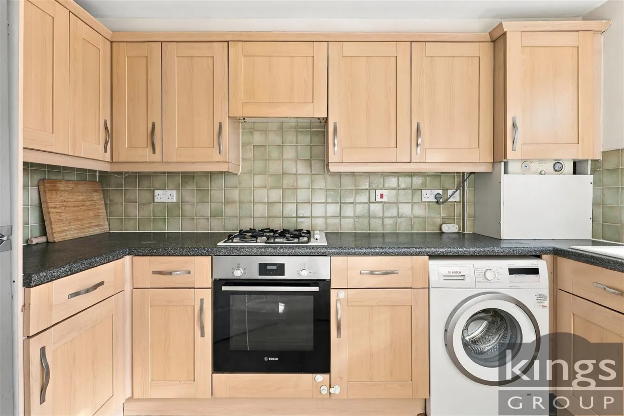 Cobham Close, Enfield, photo 5