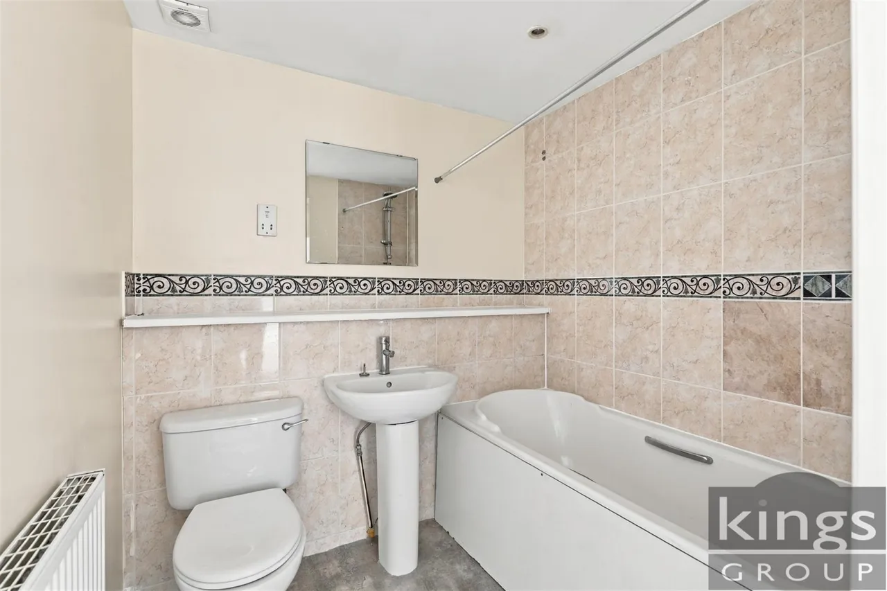 Cobham Close, Enfield, photo 9