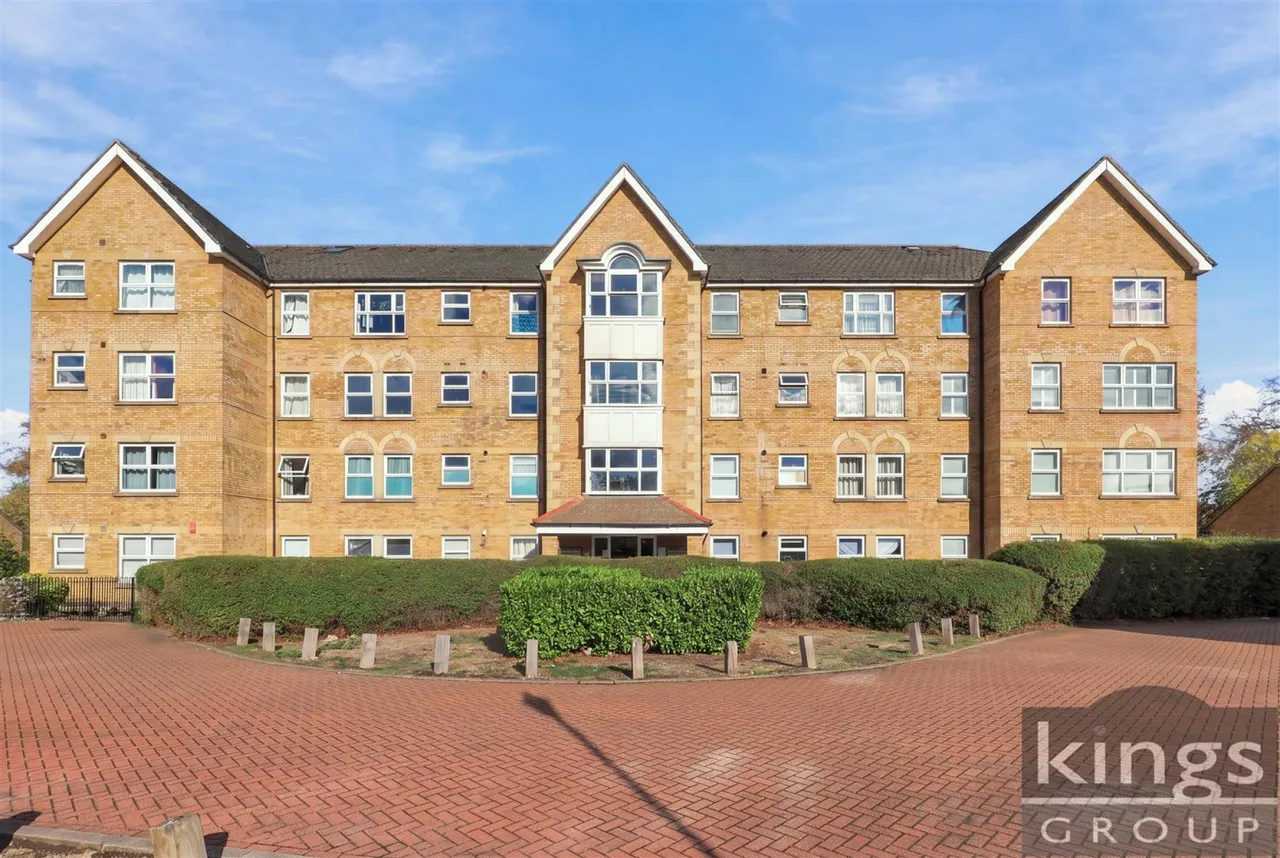 1 bed flat for sale, Cobham Close, Enfield