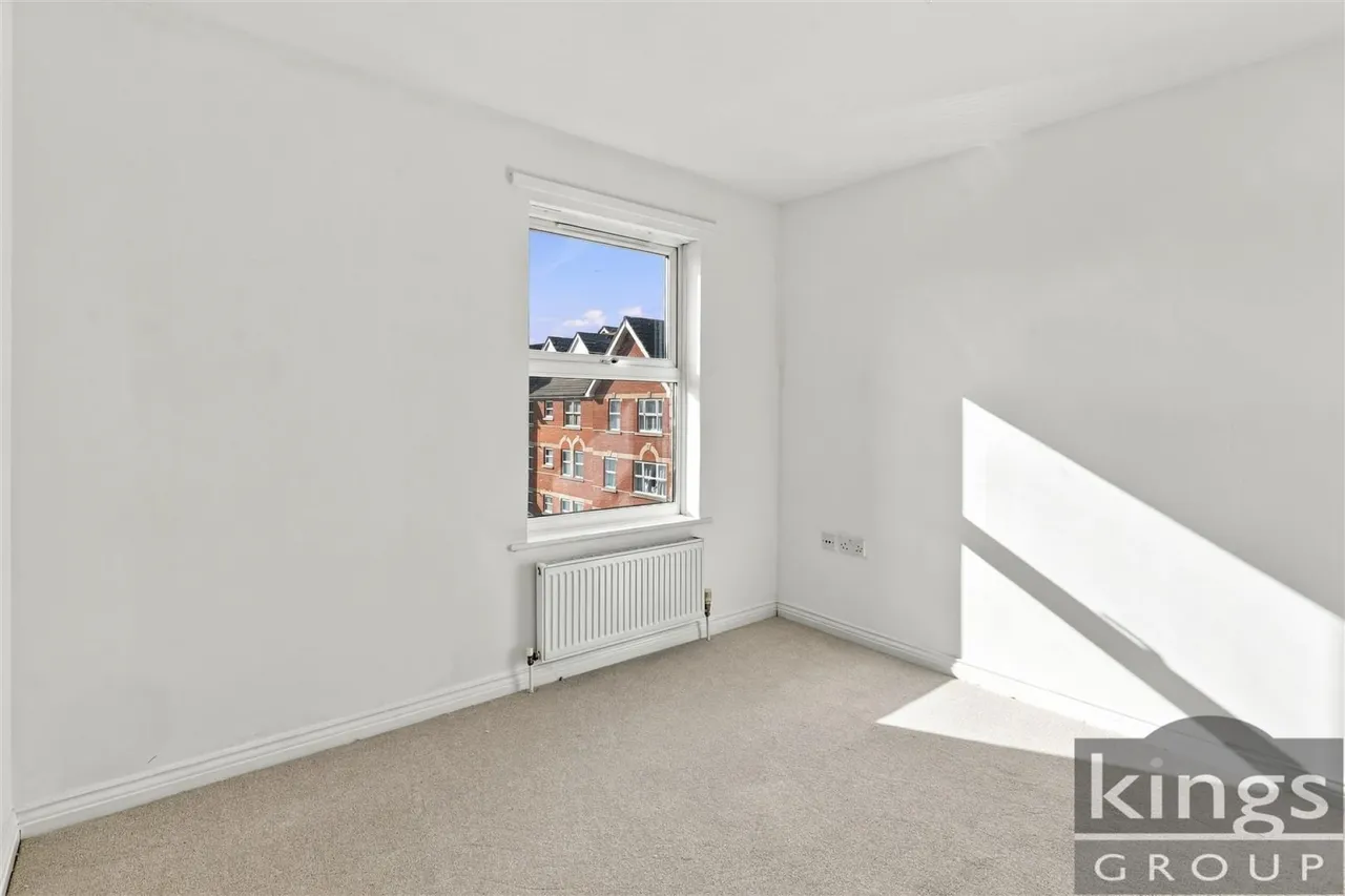 Cobham Close, Enfield, photo 12