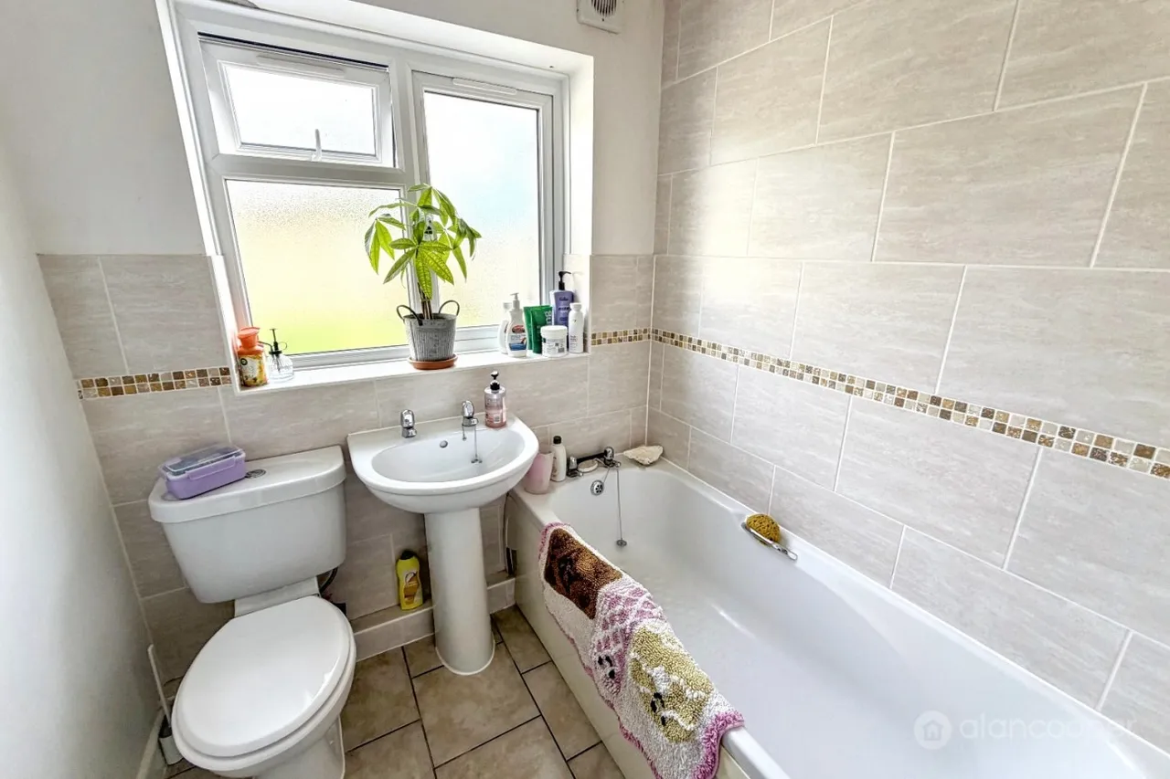 Tamar Road, Bulkington, CV12, photo 11