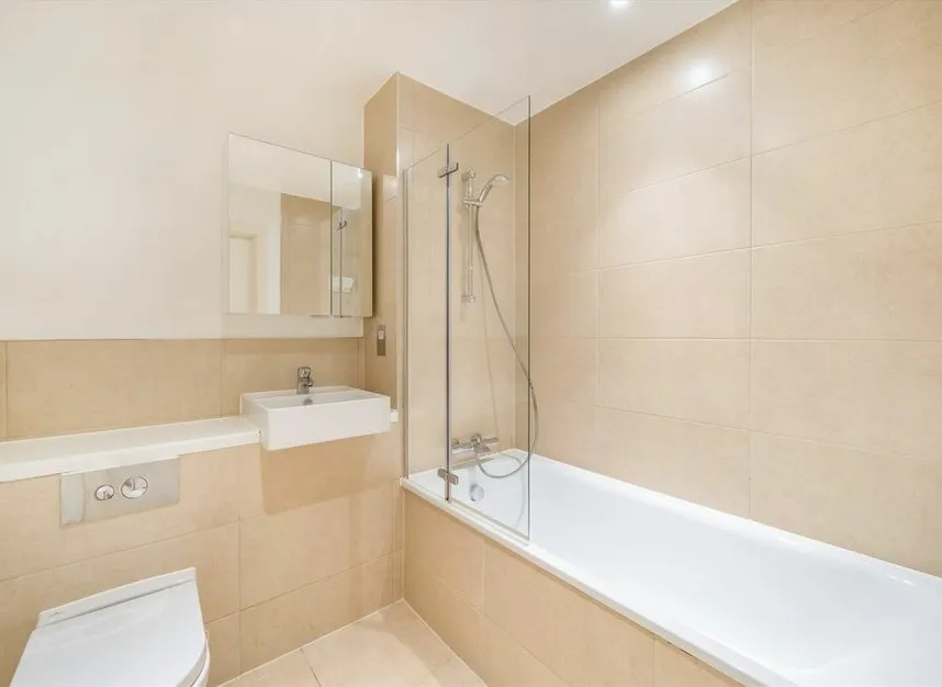 Streatham High Road, Streatham, SW16, photo 8