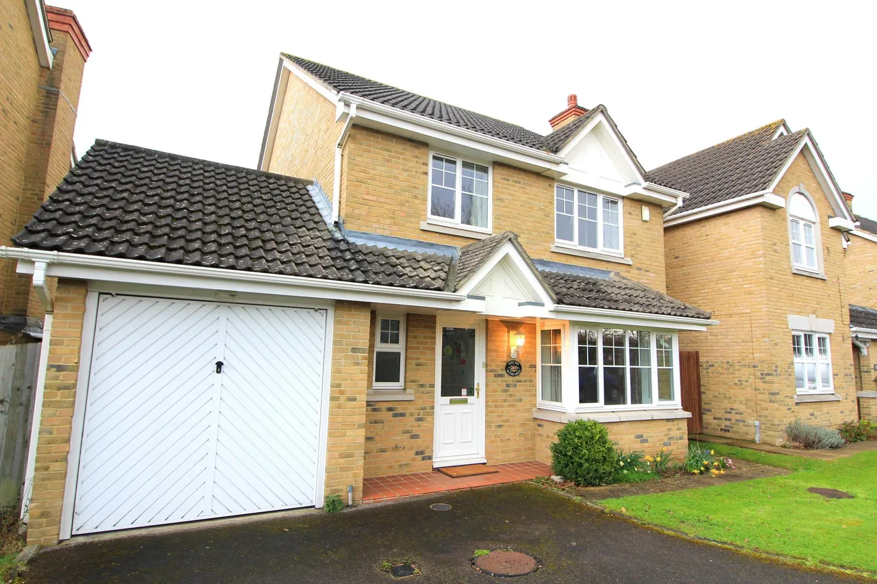 4 bed house to rent — Heynes Green, MAIDENHEAD