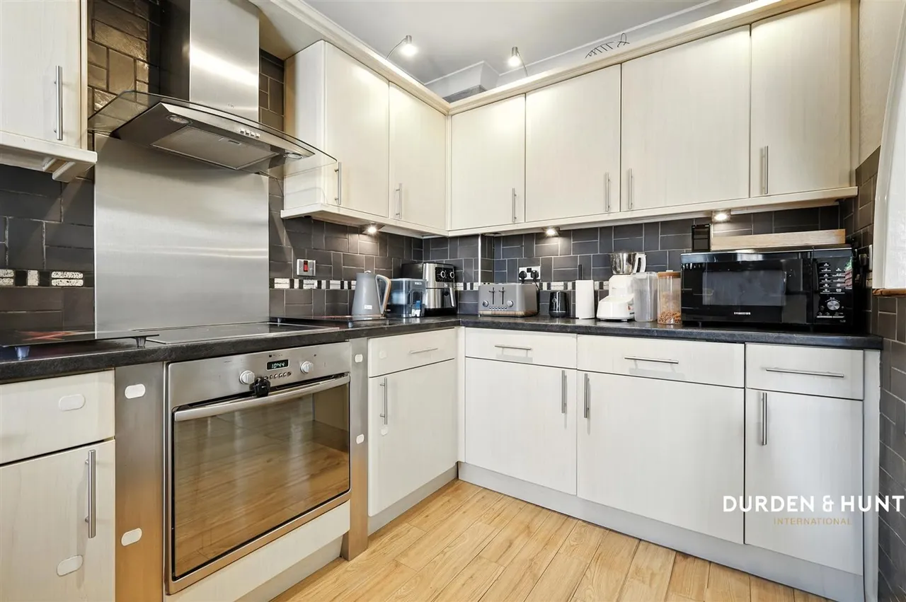 Thorncroft, Hornchurch, RM11, photo 5