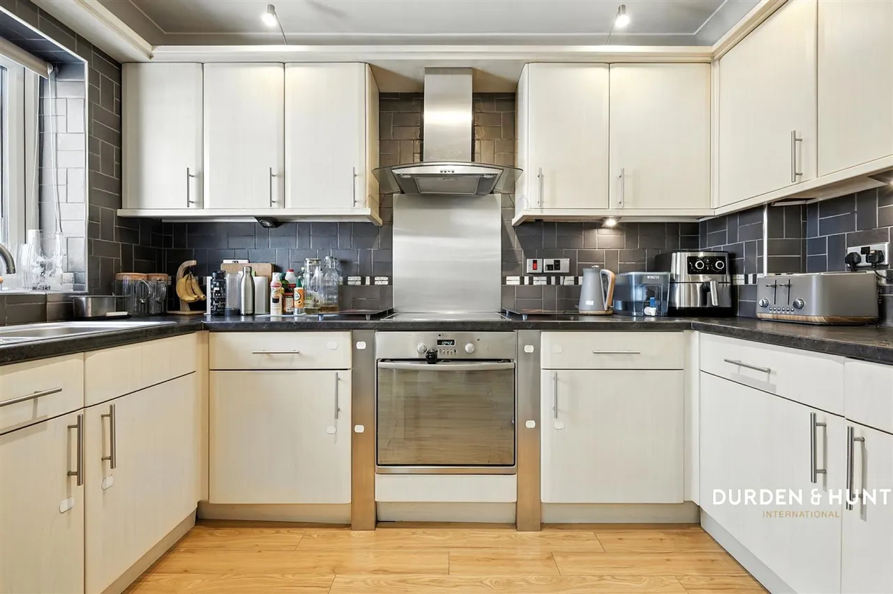 Thorncroft, Hornchurch, RM11, photo 4