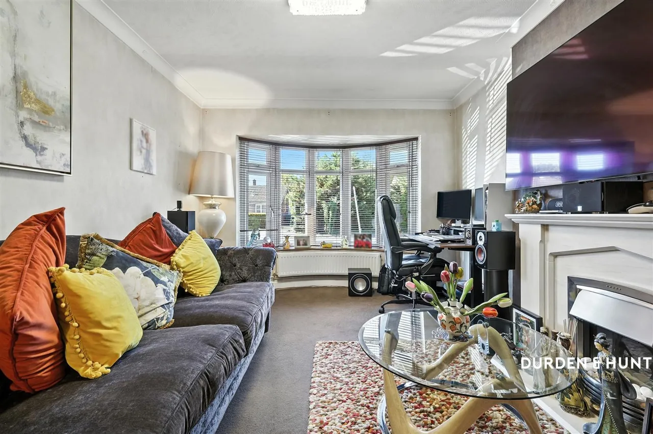 Thorncroft, Hornchurch, RM11, photo 2