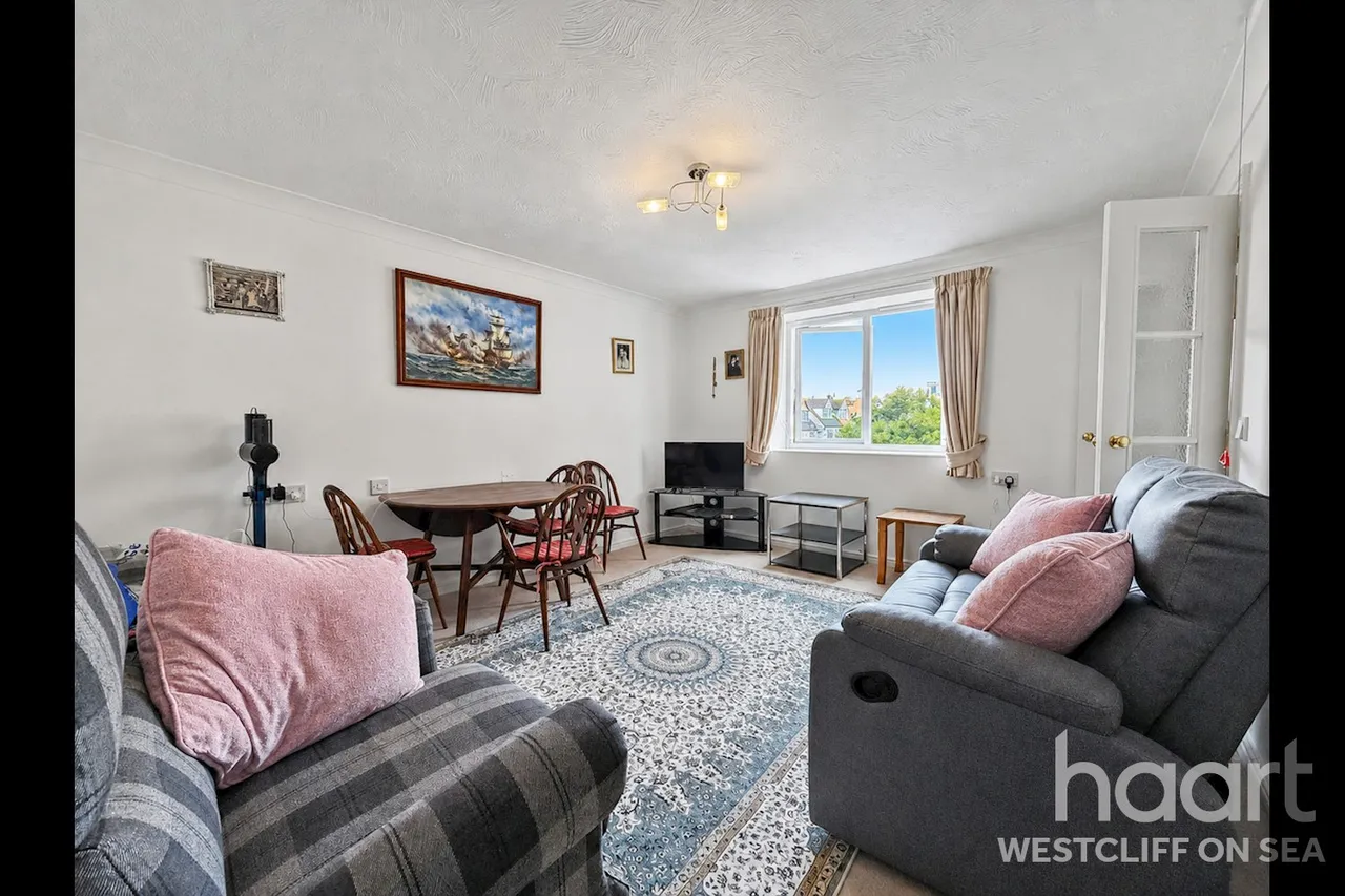 1 bed flat for sale, Hamlet Court Road, Westcliff-On-Sea, SS0