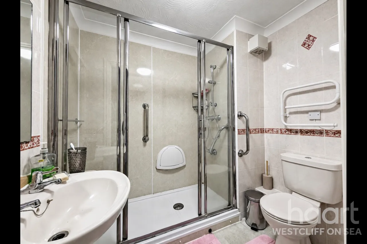 Hamlet Court Road, Westcliff-On-Sea, SS0, photo 4