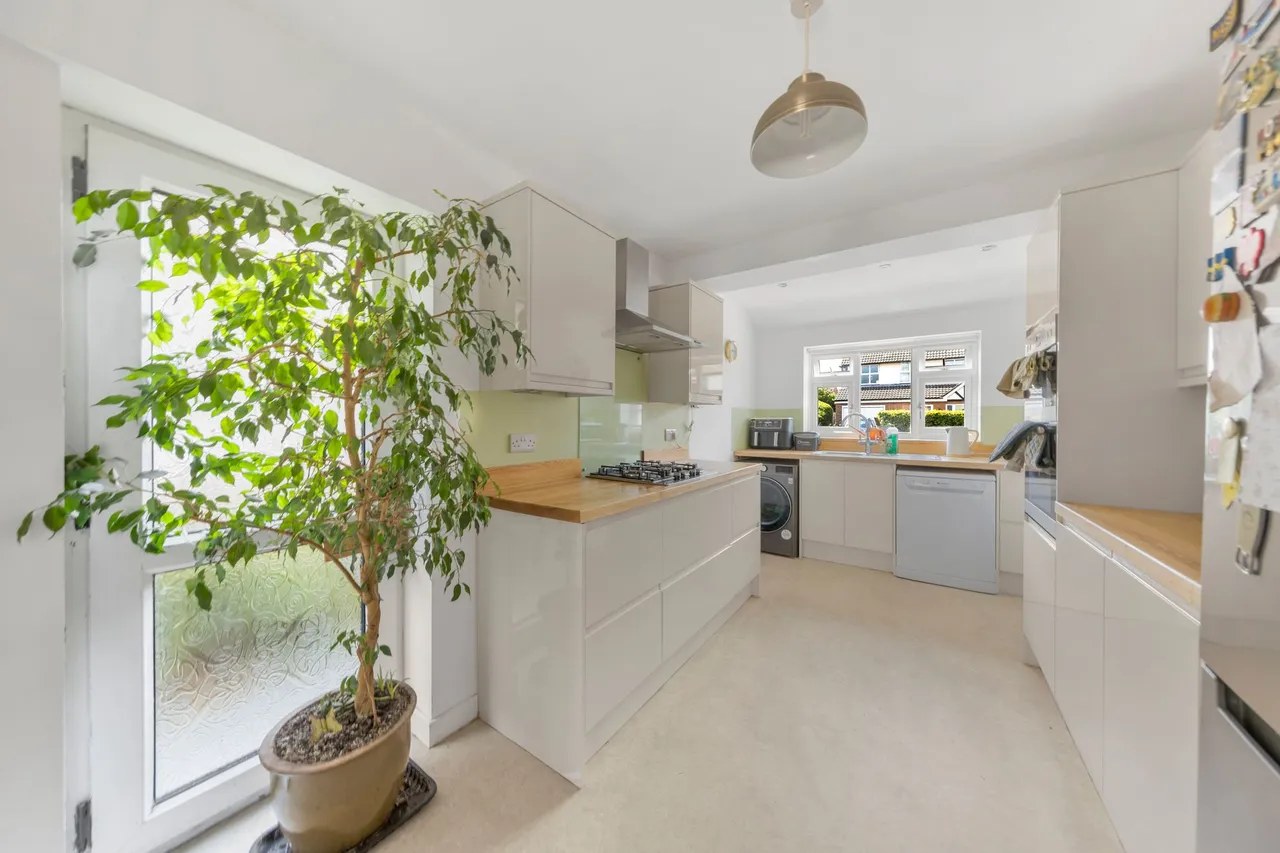 Thorlby Road, Culcheth, Warrington, Warrington, WA3 4JU, photo 2