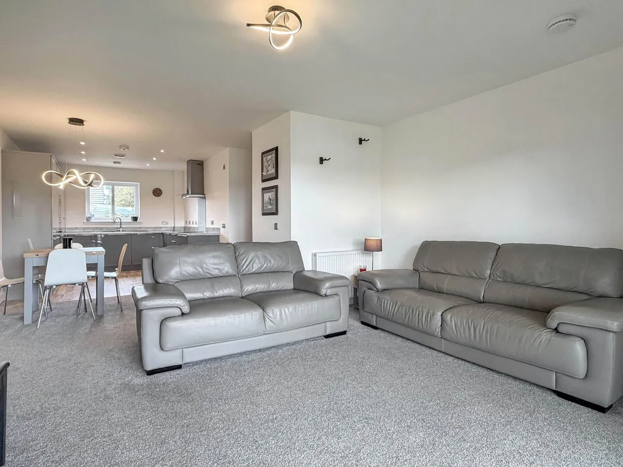 Carnegie Court, Elgin, photo 9